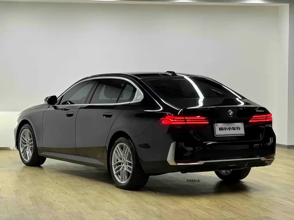 BMW 5 Series — фото 5