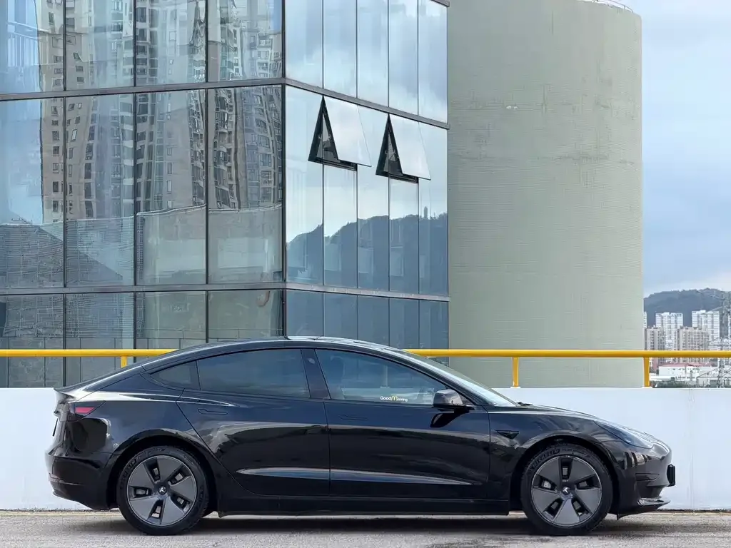 Tesla Model 3 — фото 6