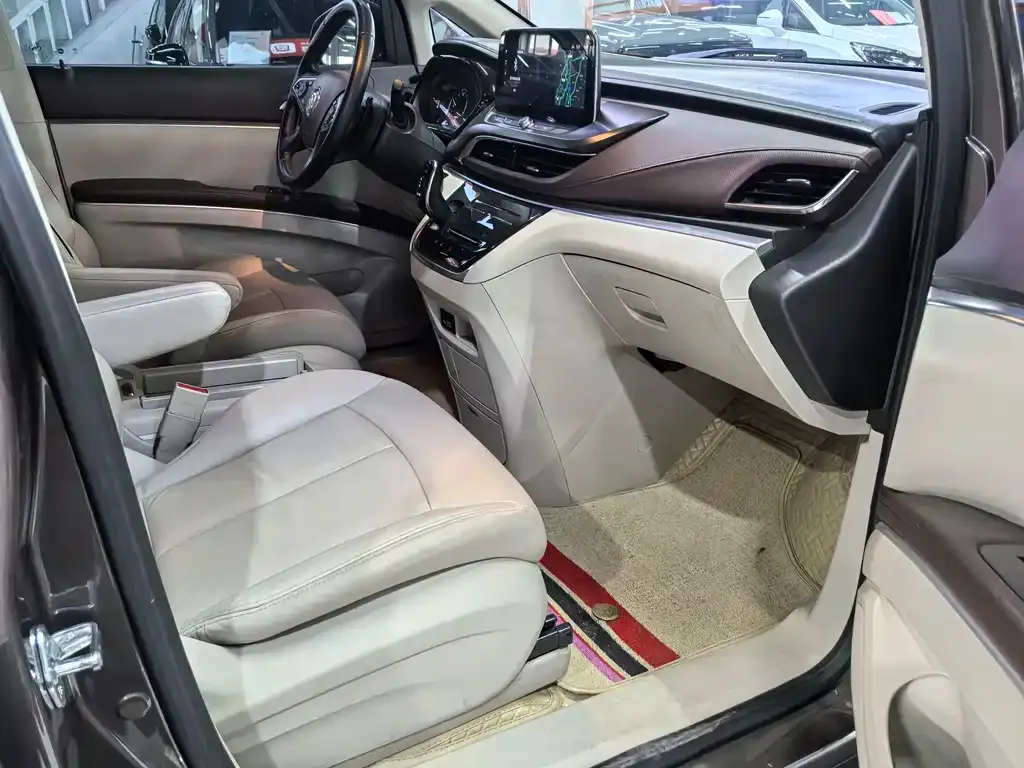 Buick GL8 2023 из CN, фото 5