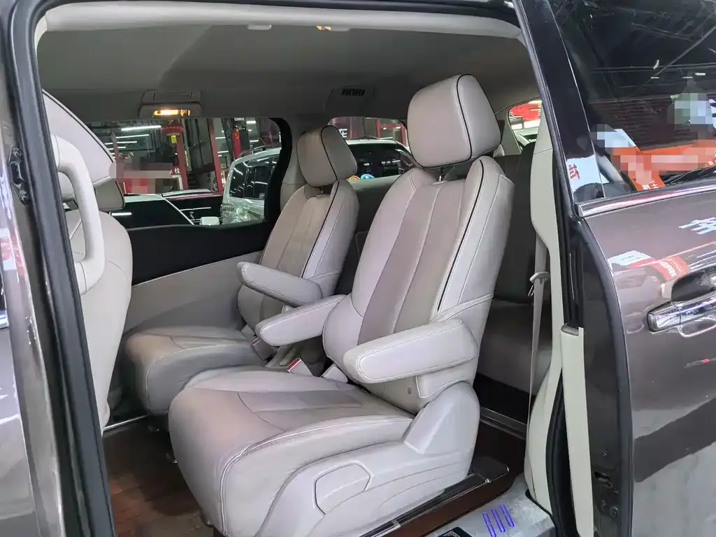Buick GL8 2023 из CN, фото 6