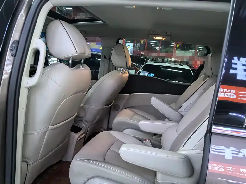 Buick GL8 2023 из CN, фото 3