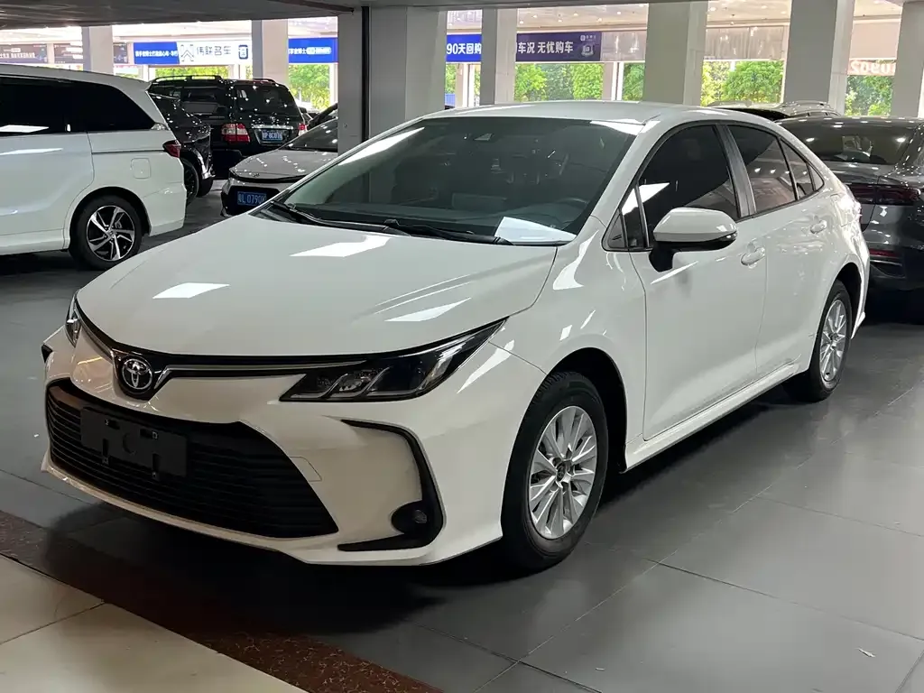 Toyota Corolla — фото 1