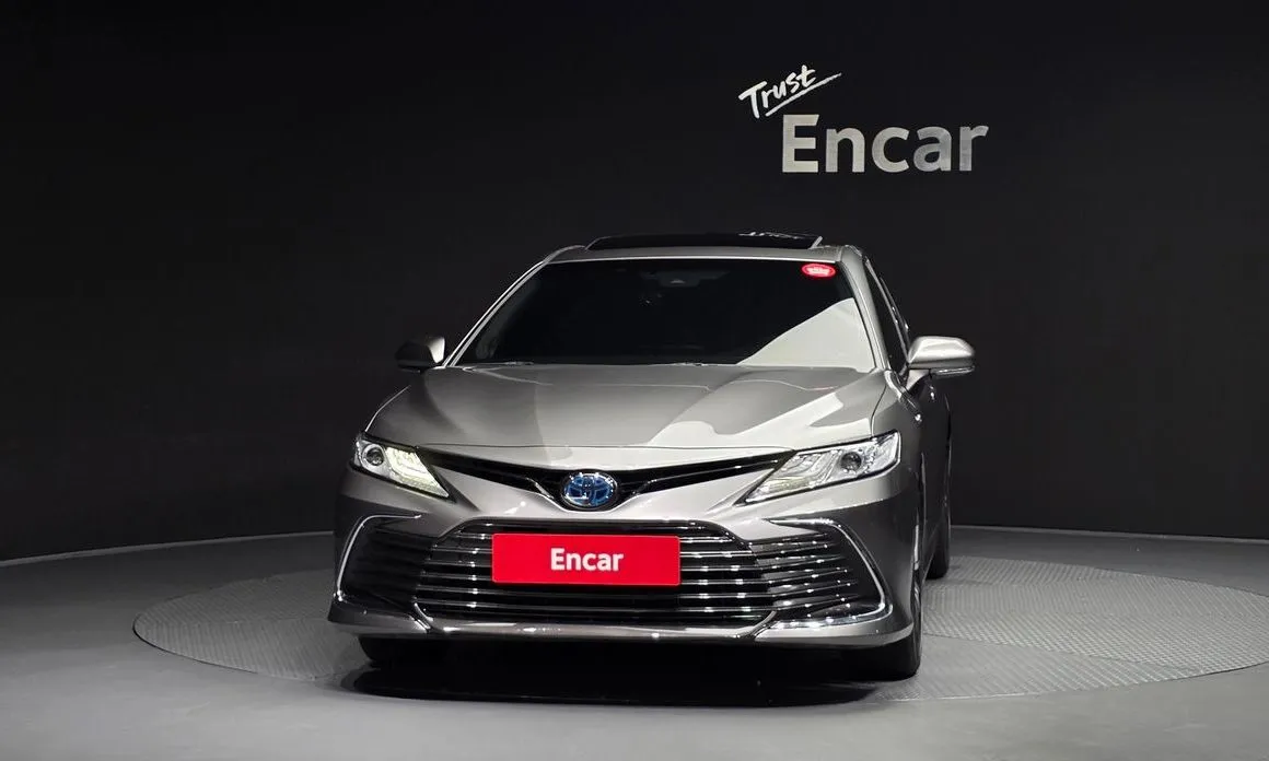 Toyota Camry — фото 2