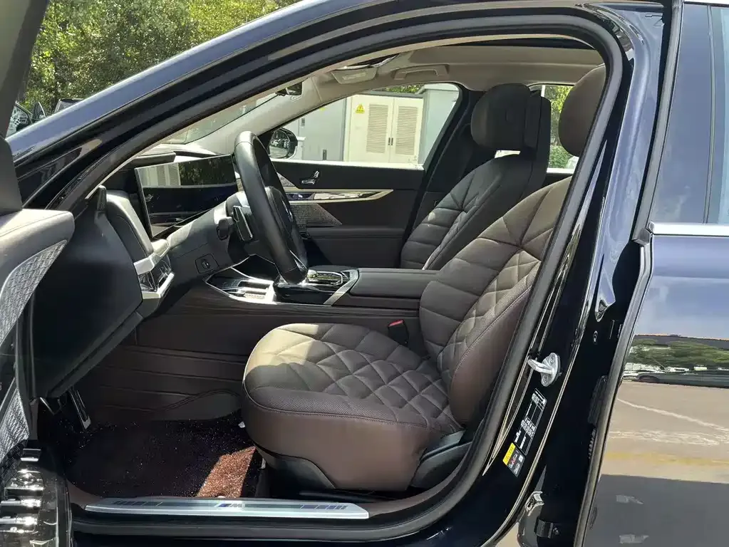 BMW i7 2025 из CN, фото 6