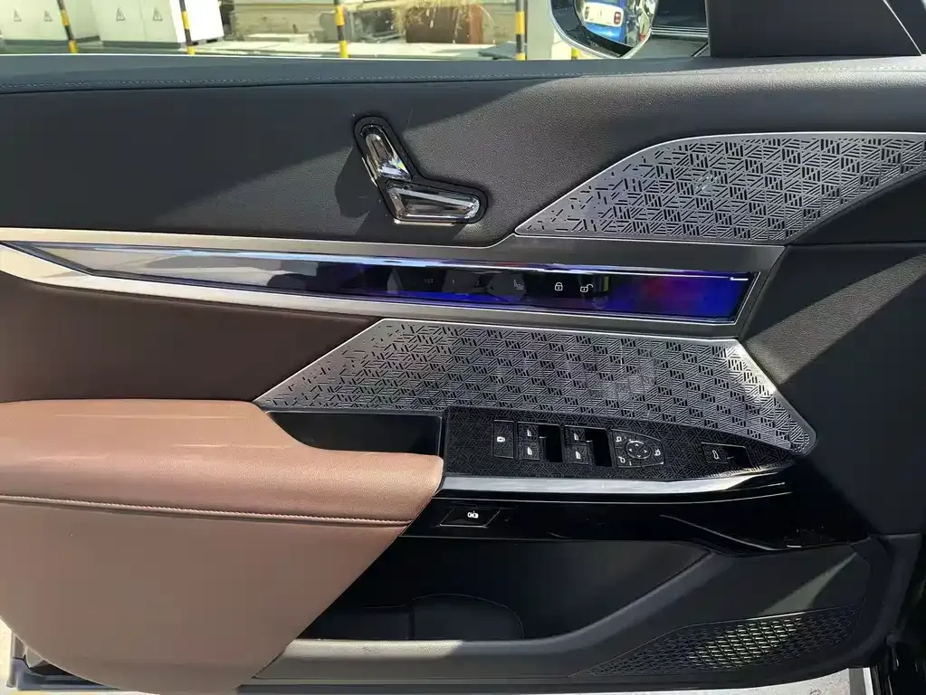 BMW i7 2025 из CN, фото 2
