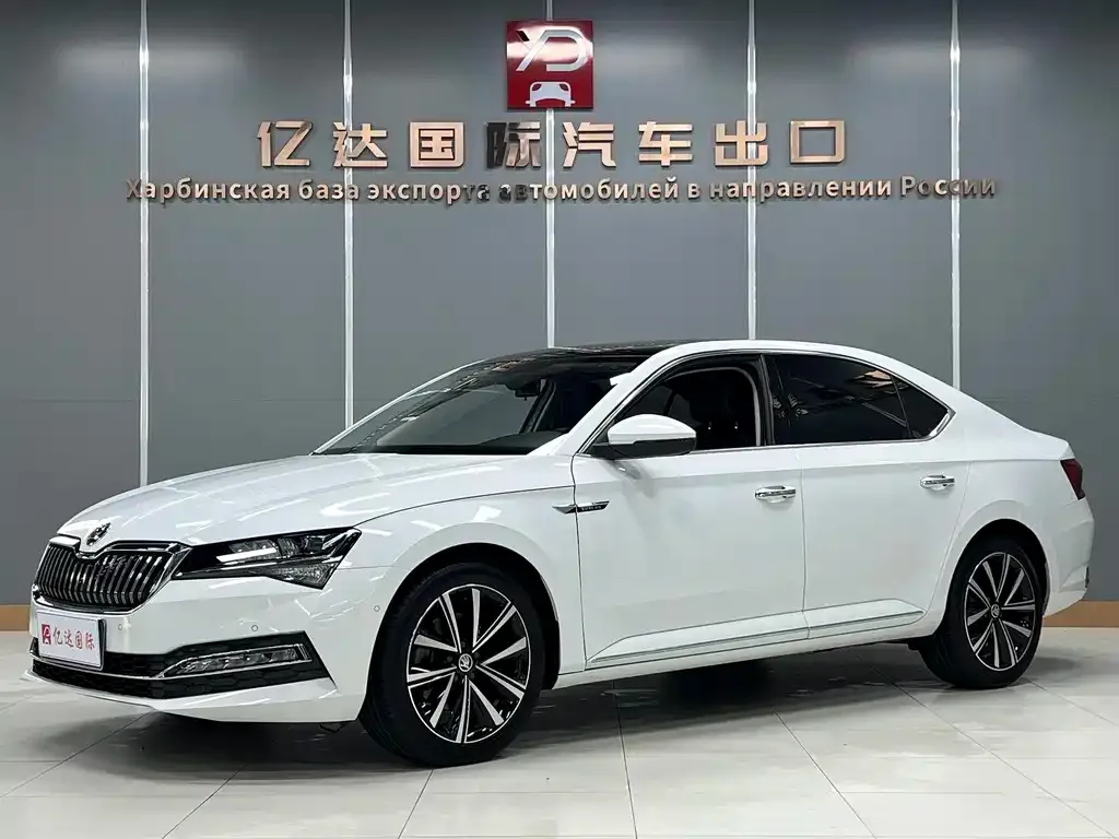Skoda Superb — фото 1