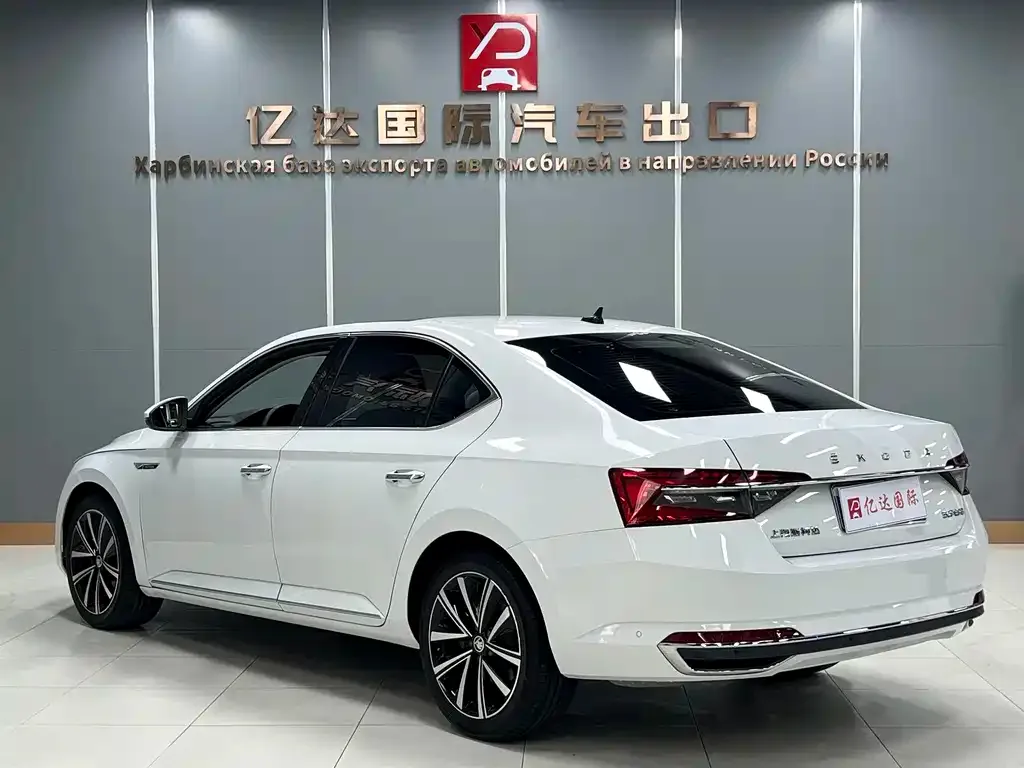 Skoda Superb — фото 7