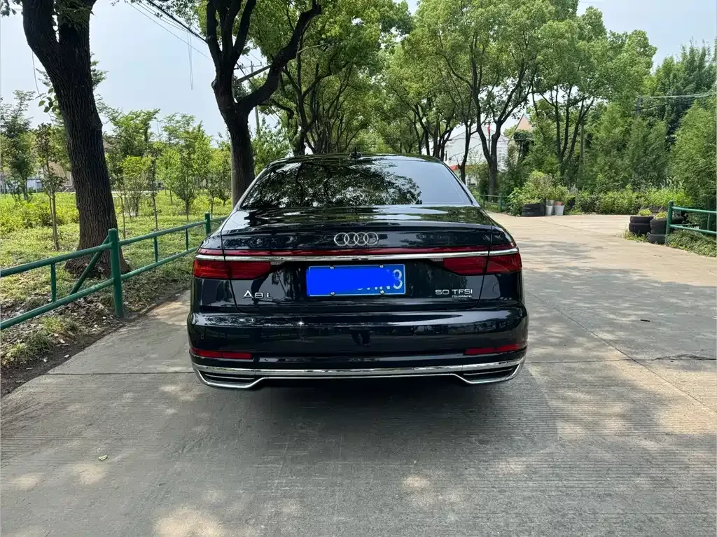 Audi A8 — фото 3