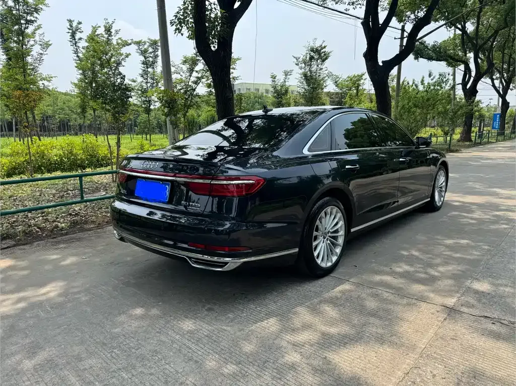 Audi A8 — фото 5