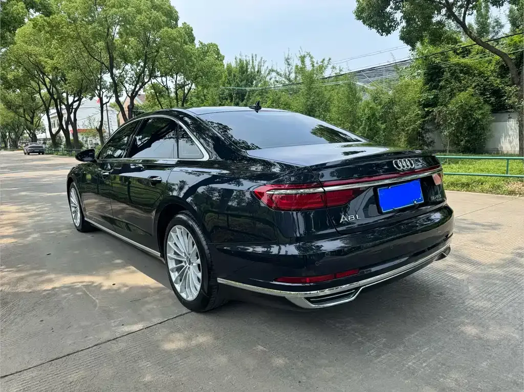 Audi A8 — фото 9
