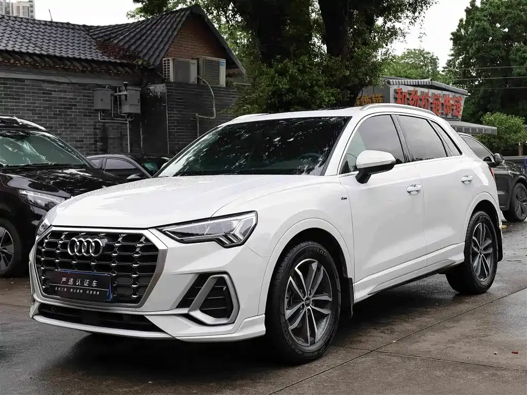 Audi Q3 — фото 1