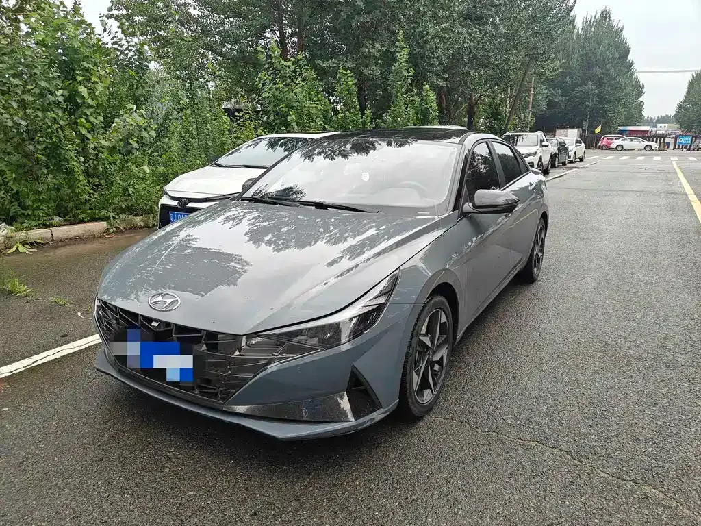 Hyundai Elantra — фото 1