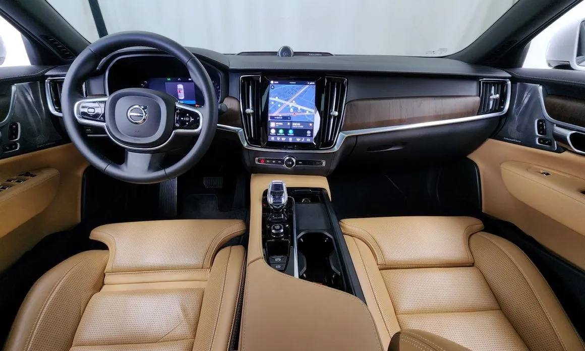 Volvo S90 2023 из KR, фото 2