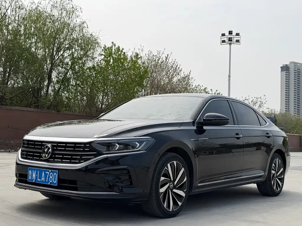Volkswagen Passat — фото 1