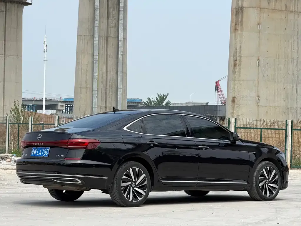 Volkswagen Passat — фото 6