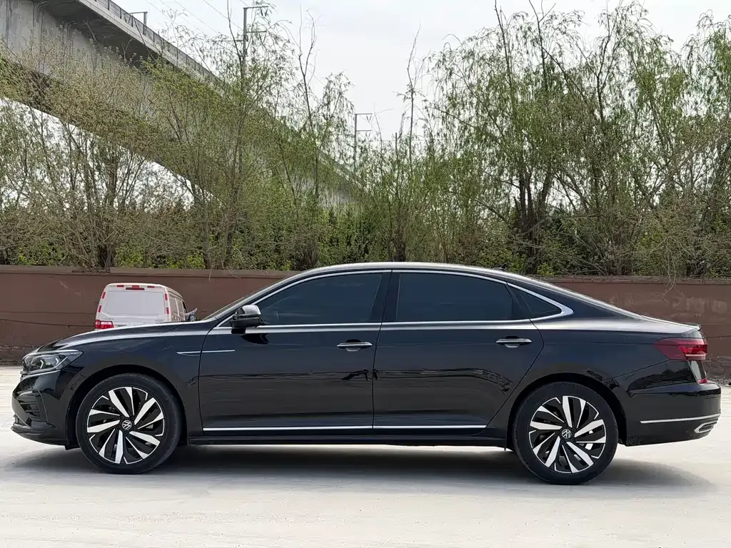 Volkswagen Passat — фото 8