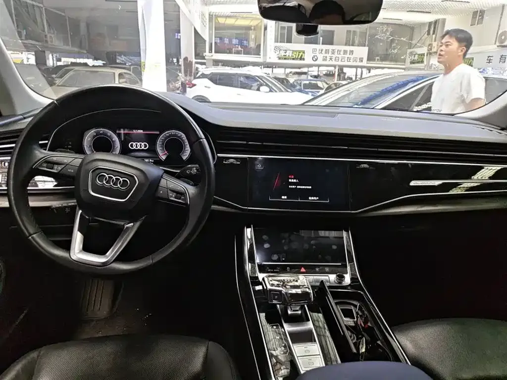 Audi Q8 — фото 5