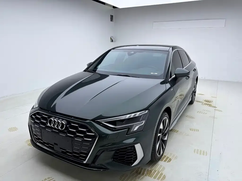 Audi A3 — фото 1