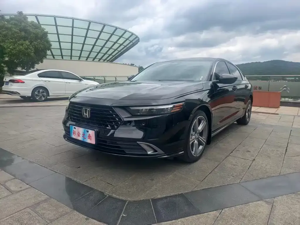 Honda Accord — фото 1