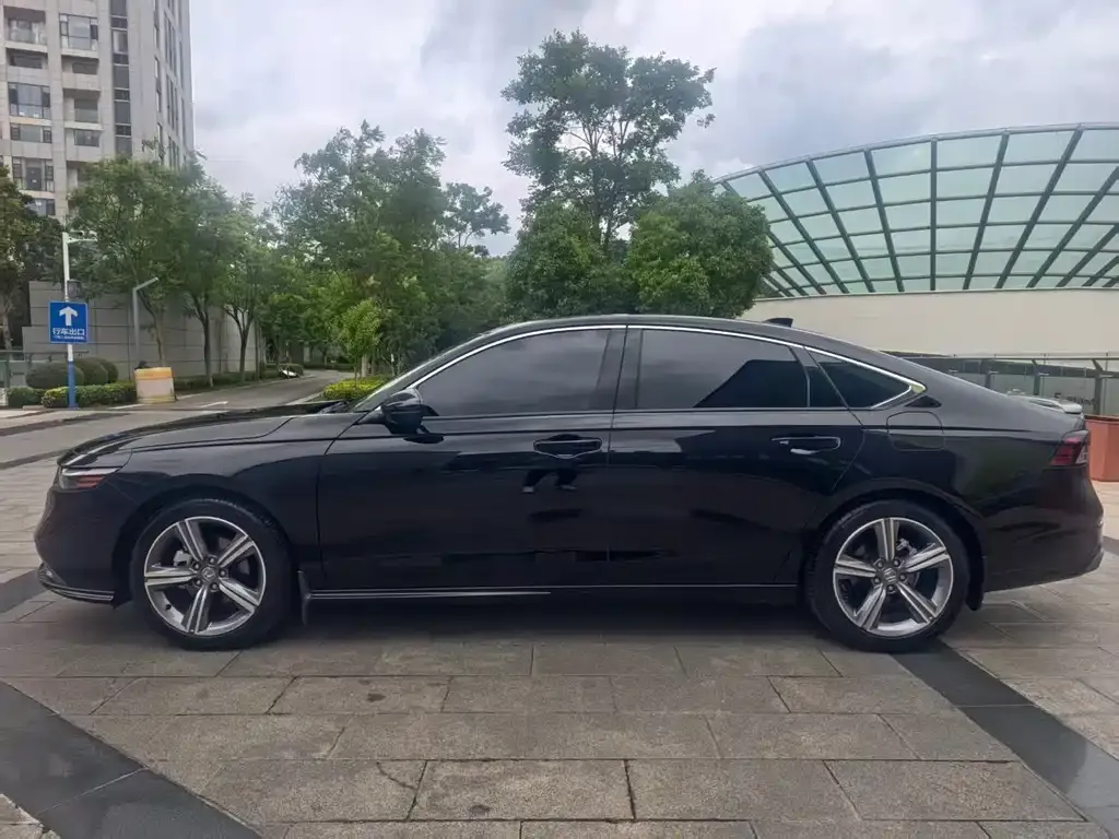 Honda Accord — фото 10