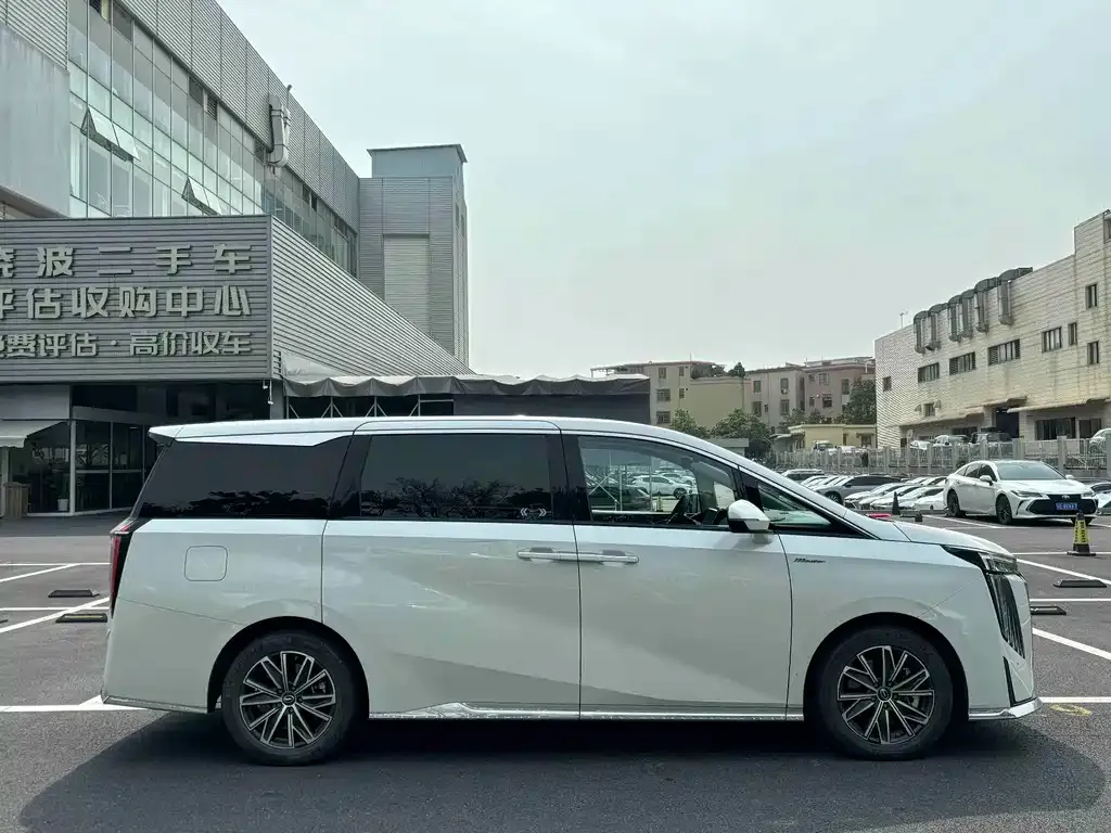 GAC Motor Trumpchi M8 — фото 10