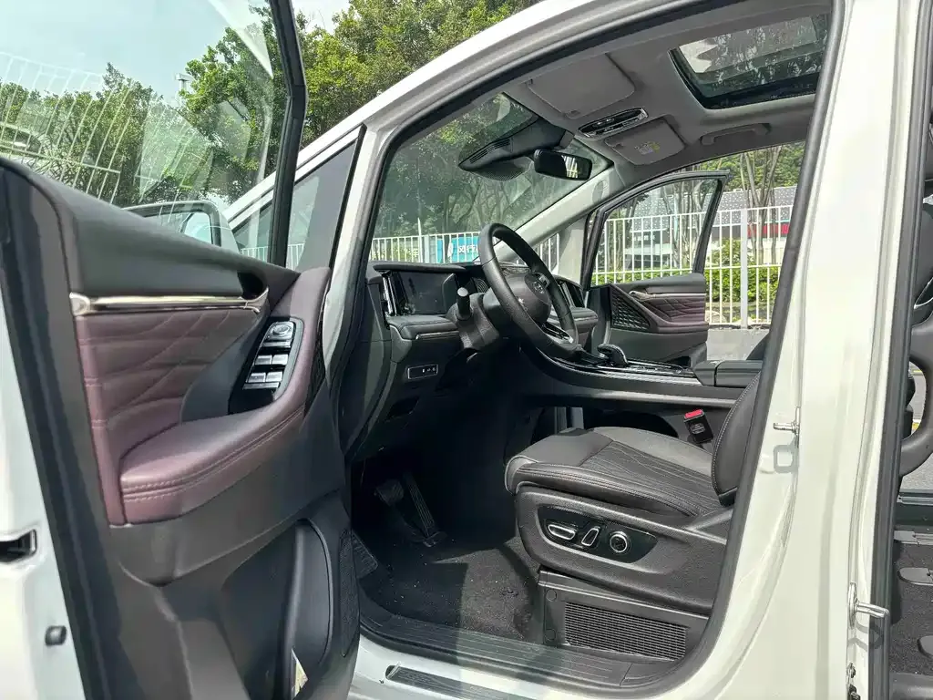GAC Motor Trumpchi M8 — фото 9