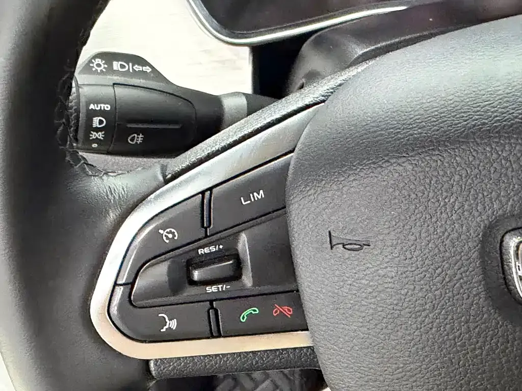 Geely Binyue — фото 10