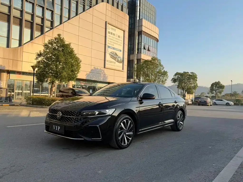 Volkswagen Passat — фото 1