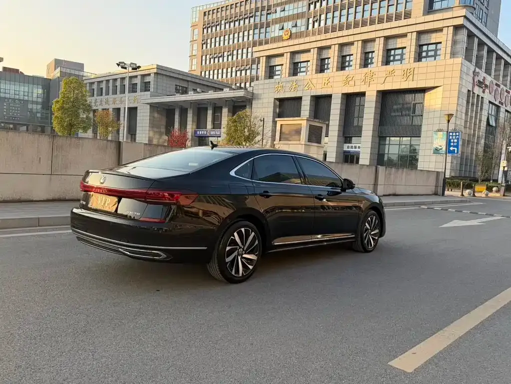 Volkswagen Passat — фото 10
