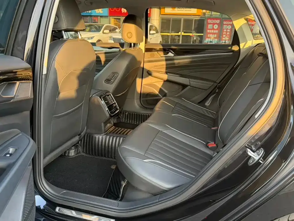 Volkswagen Passat — фото 8