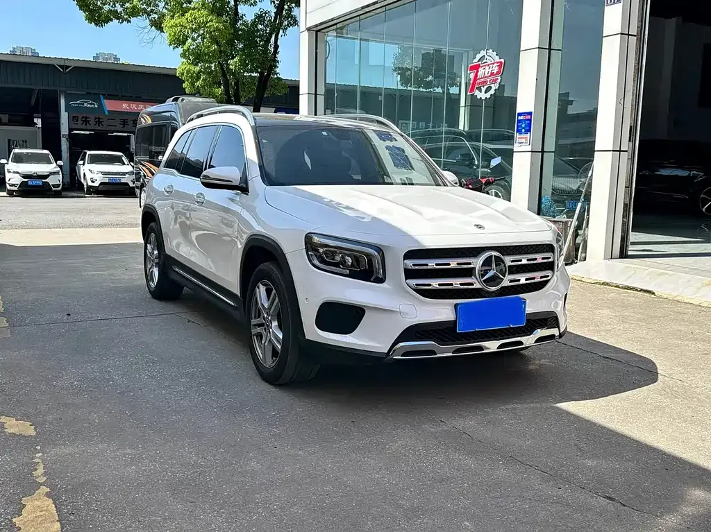 Mercedes-Benz GLB — фото 10