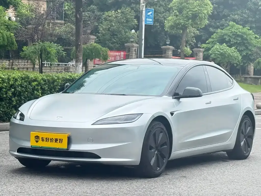 Tesla Model 3 — фото 1