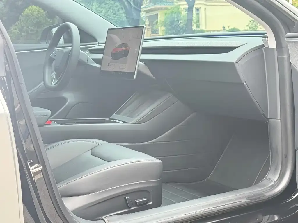 Tesla Model 3 — фото 2