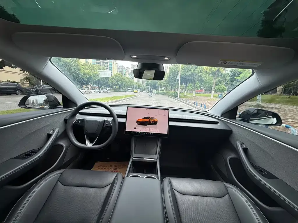 Tesla Model 3 — фото 8