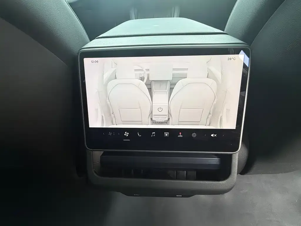 Tesla Model 3 — фото 9