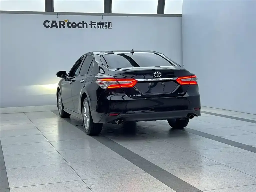 Toyota Camry — фото 6