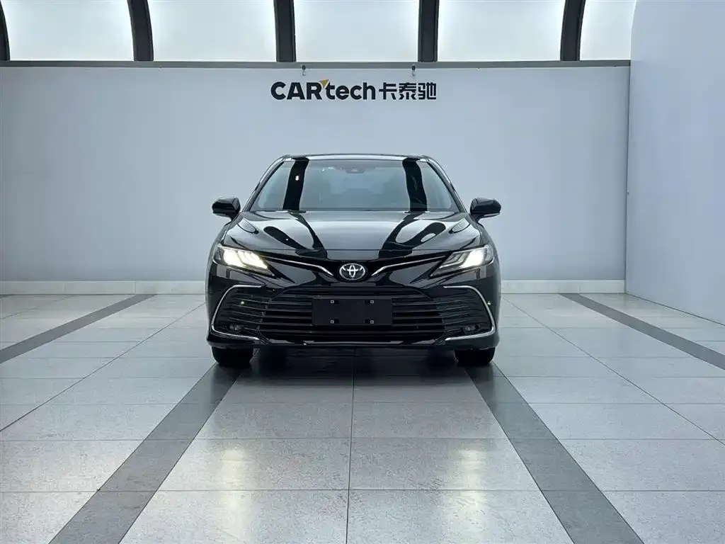 Toyota Camry — фото 3