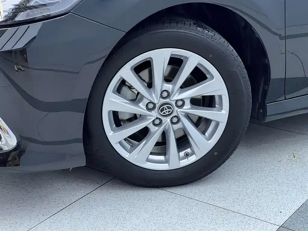 Toyota Camry — фото 8