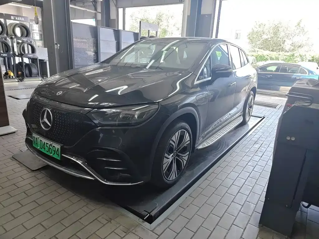 Mercedes-Benz EQE SUV — фото 1