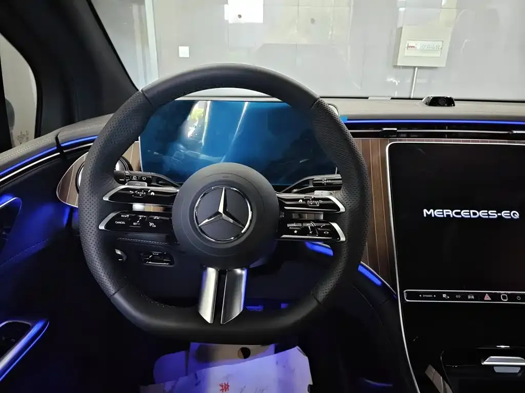 Mercedes-Benz EQE SUV — фото 4
