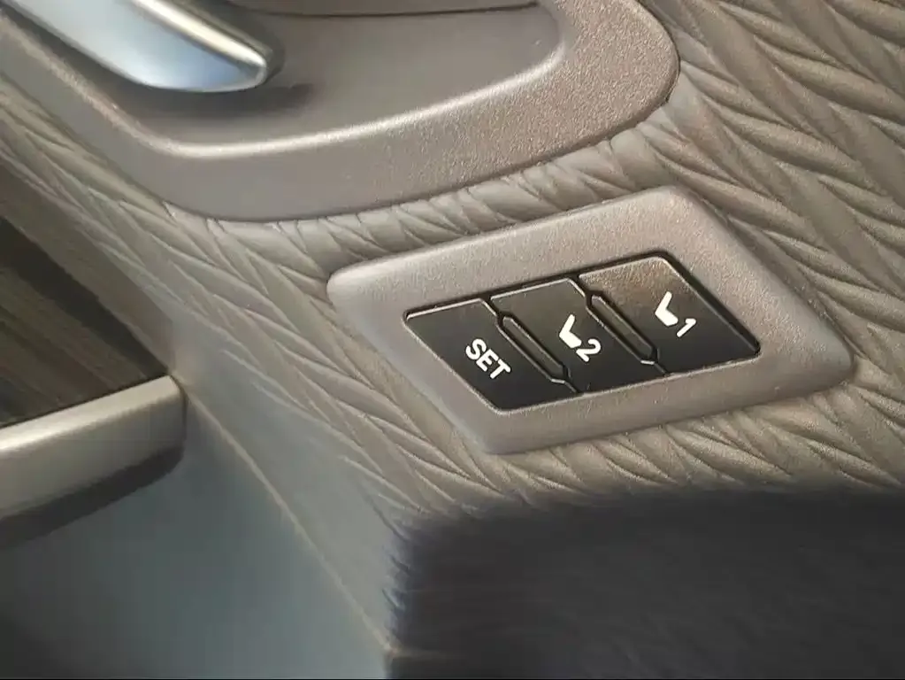 Toyota Sienna — фото 4