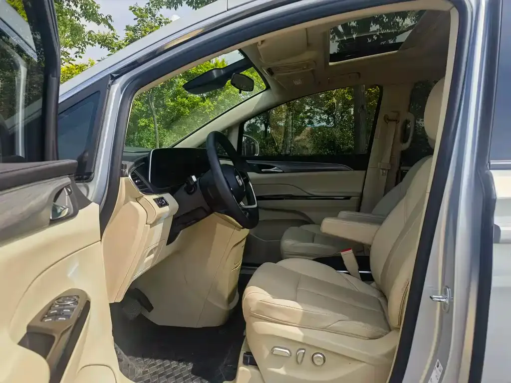 Buick GL8 Hybrid — фото 5