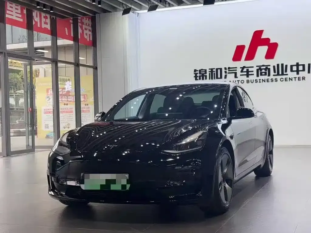 Tesla Model 3 — фото 1