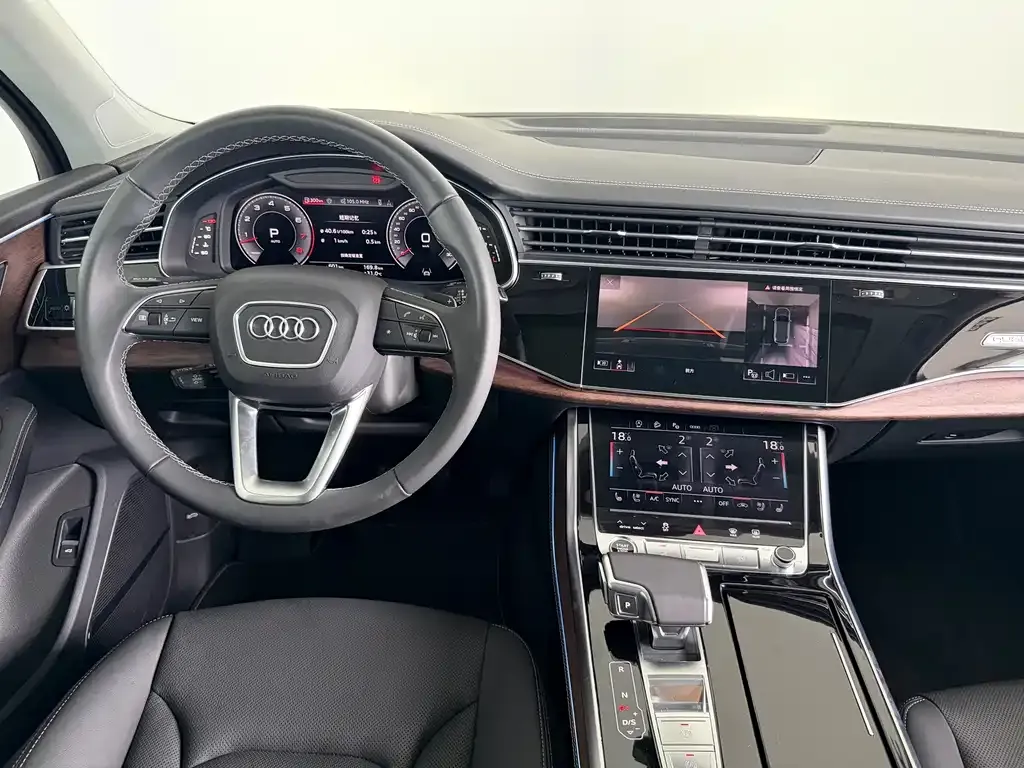 Audi Q7 — фото 9