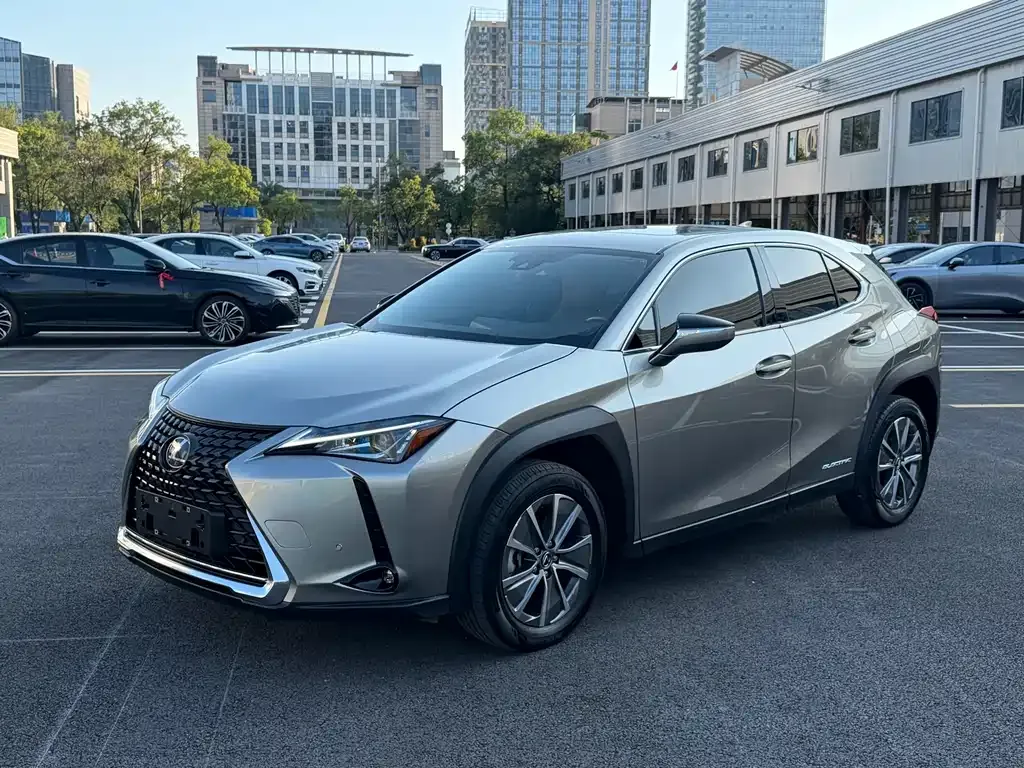Lexus UX New Energy — фото 1
