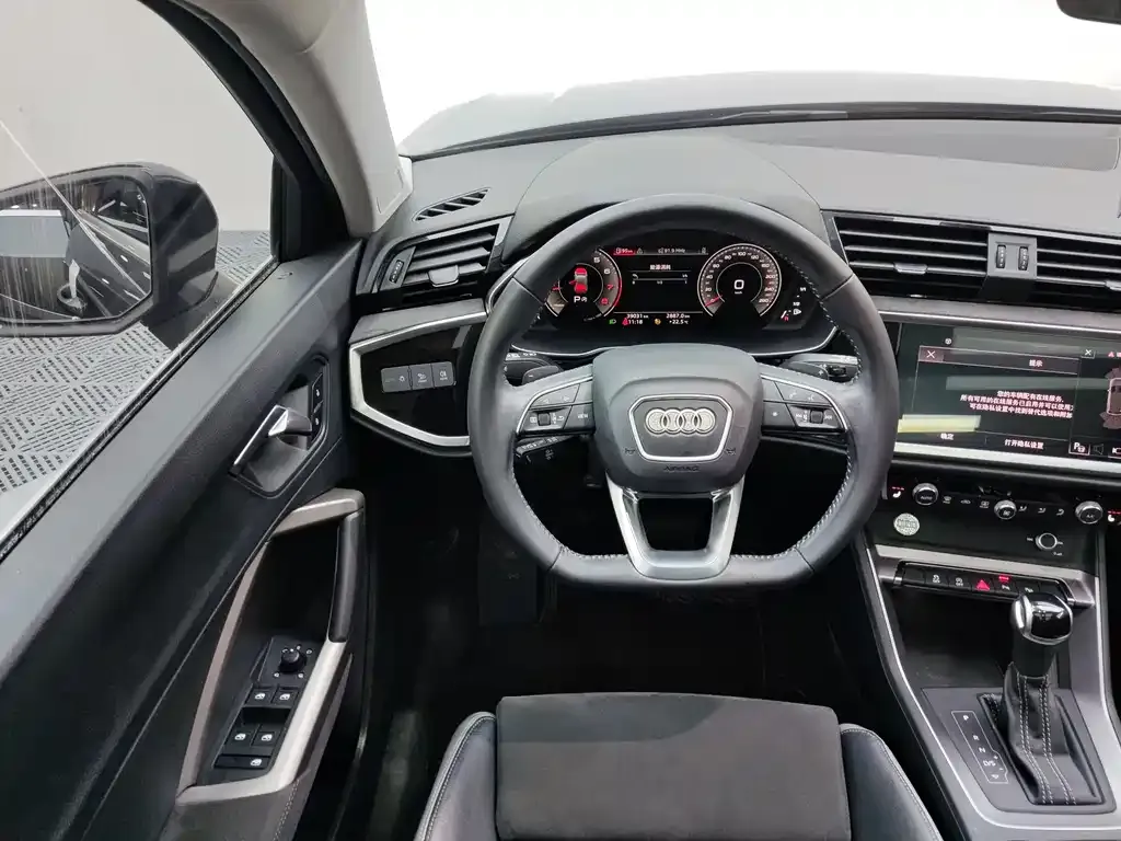 Audi Q3 — фото 5