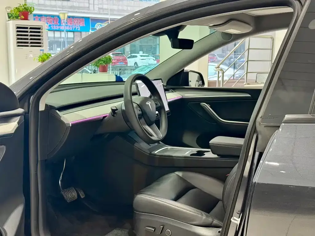 Tesla Model Y — фото 3