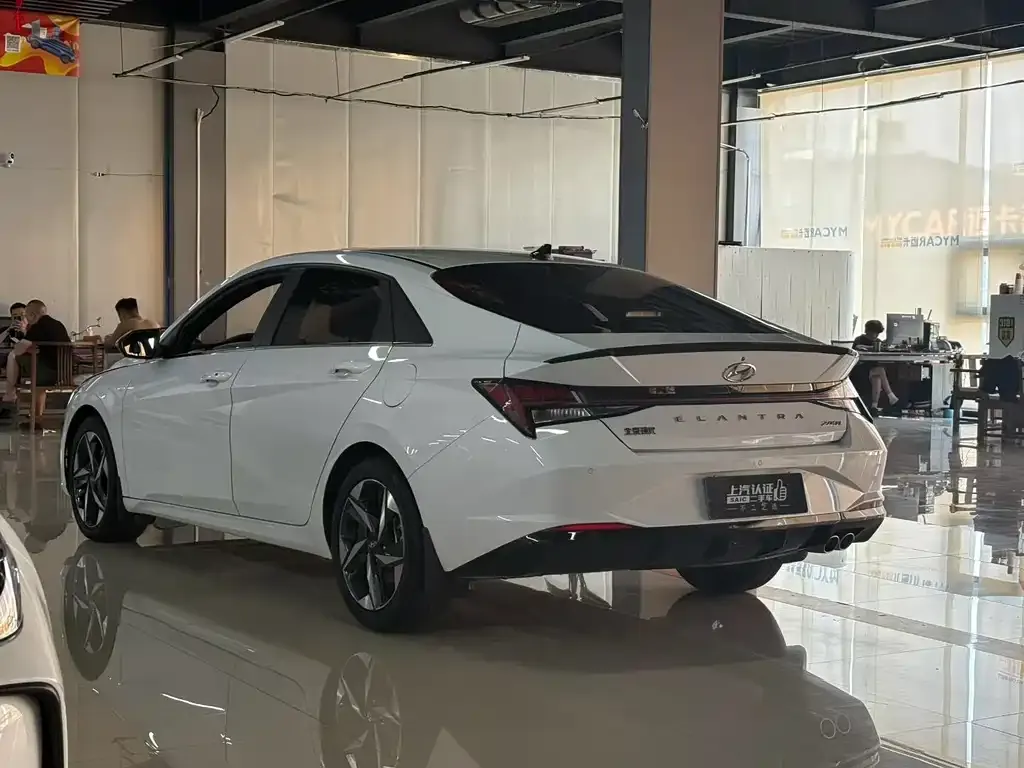Hyundai Elantra — фото 8