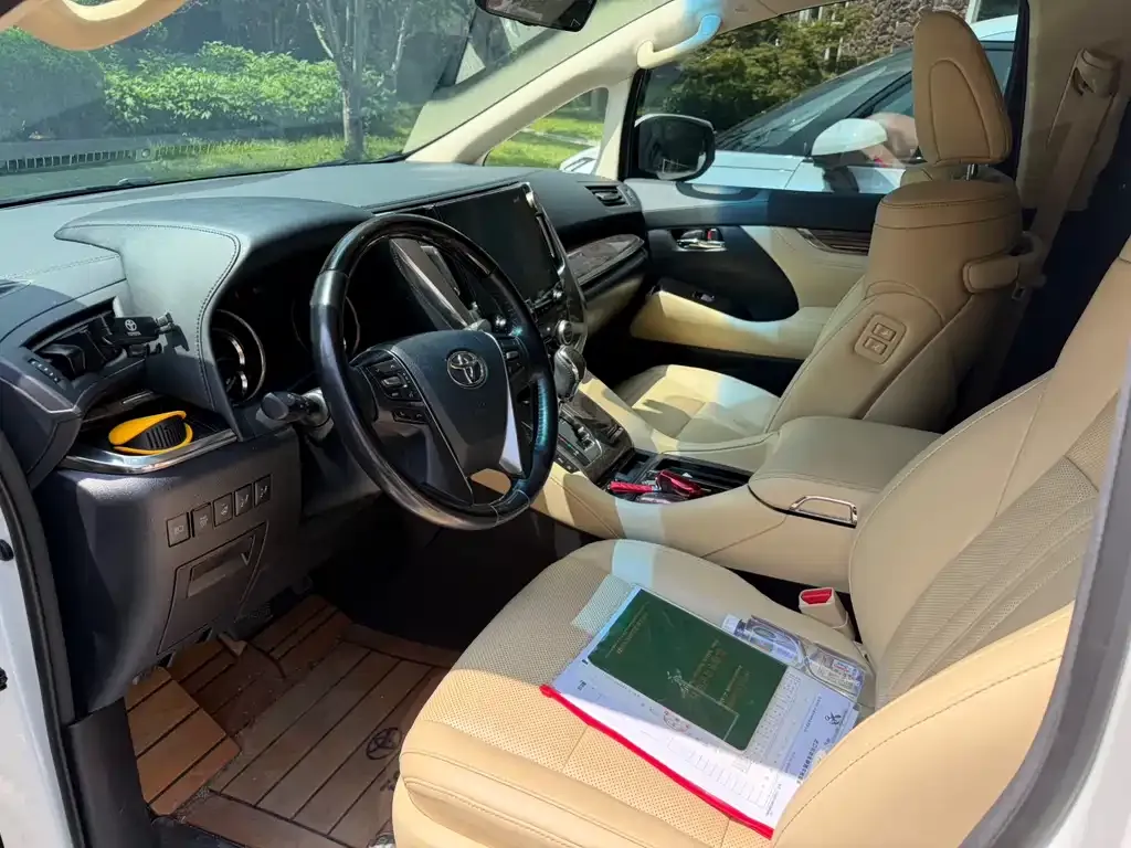 Toyota Alphard — фото 6