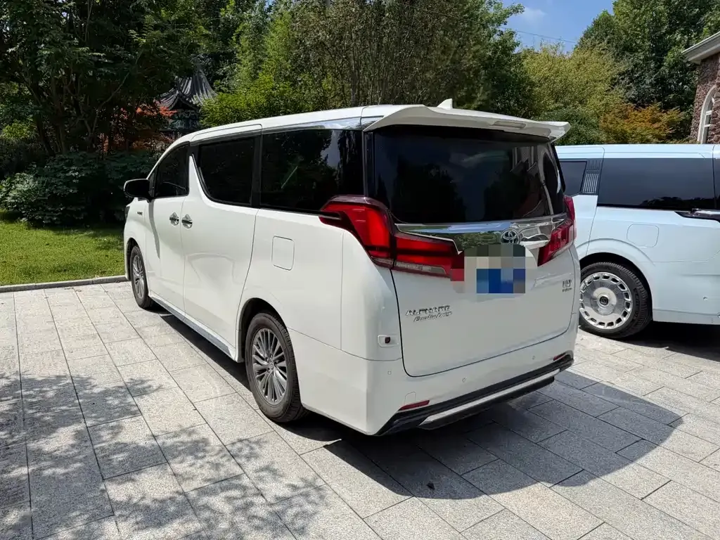 Toyota Alphard — фото 7